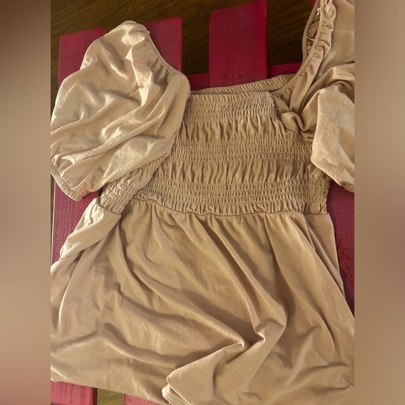 AGLOW Maternity top, size medium. Sidenote: I wore this as a cute, flowy top - Picture 4 of 5